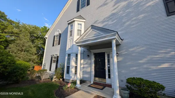 10 Beacon Court, Holmdel, NJ 07733