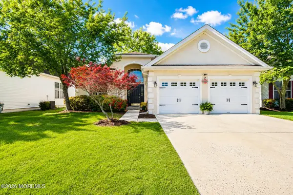 8 Crooked Stick Road, Jackson, NJ 08527
