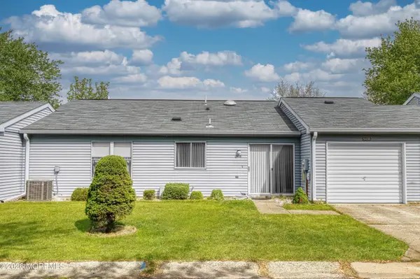 943 Liverpool Circle #B, Manchester, NJ 08759