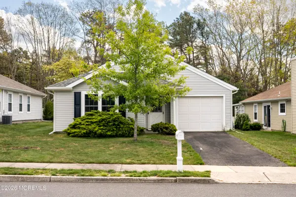 98 Pine Oak Boulevard, Barnegat, NJ 08005