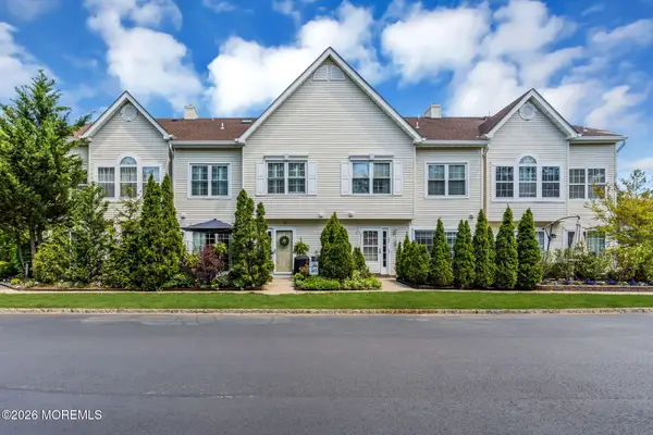 17 Richmond Court, Tinton Falls, NJ 07712