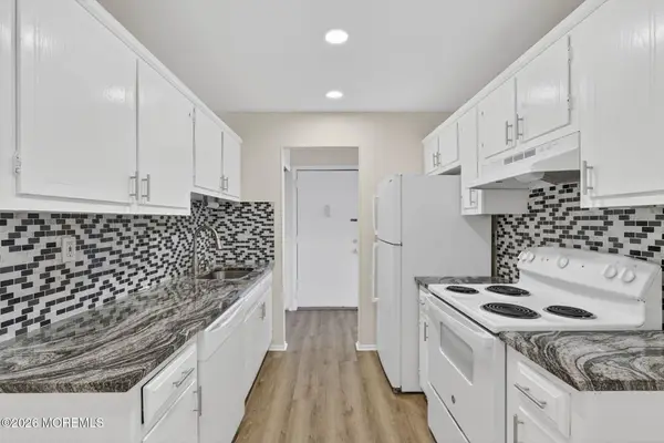 14 Pine Cluster Circle #D, Manalapan, NJ 07726