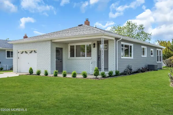 19 Georgetown Drive, Toms River, NJ 08757