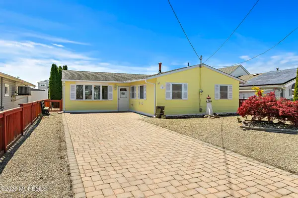 15 Lake Singleton Court, Little Egg Harbor, NJ 08087