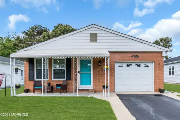 9 Calalou Court, Toms River, NJ 08757