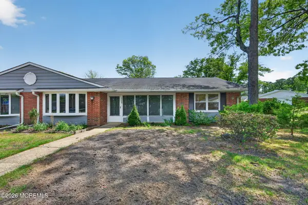 452 Portsmouth Drive #B, Lakewood, NJ 08701