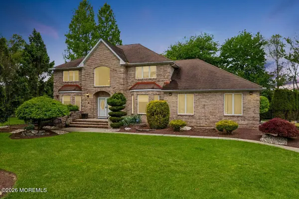 5 Martin Court, Manalapan, NJ 07726
