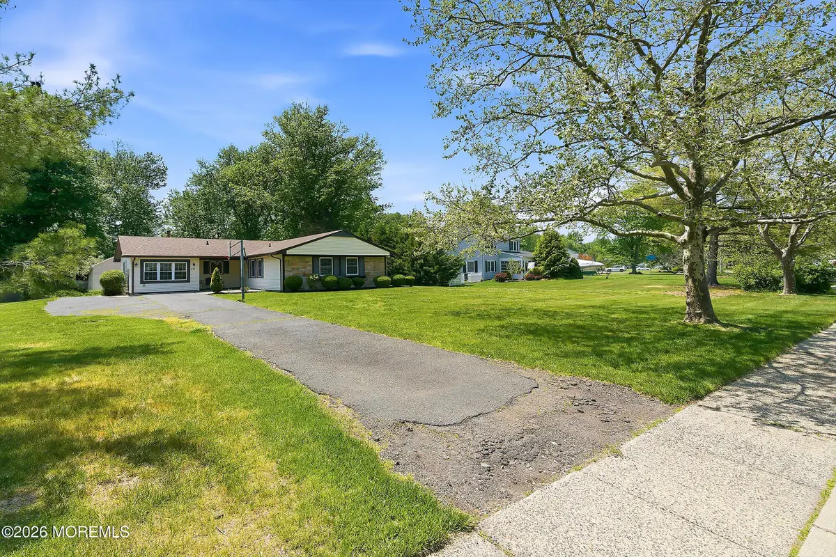 28 Maxwell Lane, Manalapan, NJ 07726 - #1