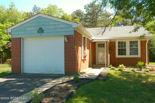 8 Revere Court, Whiting, NJ 08759