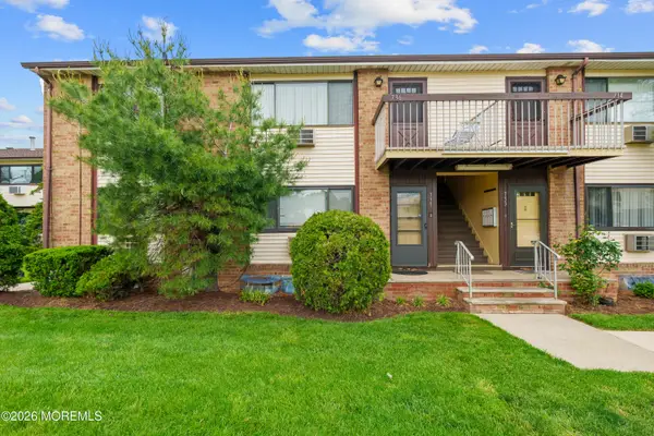 735 Cricket Lane #735, Woodbridge, NJ 07095
