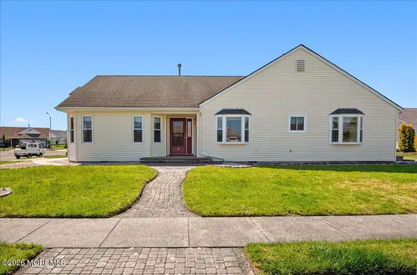 2 Blyth Court, Toms River, NJ 08757
