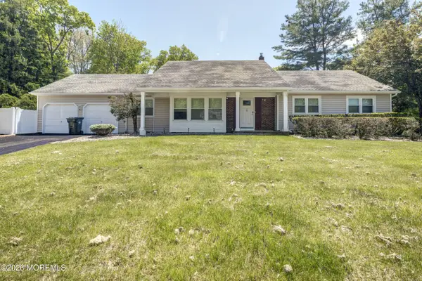 25 Mccue Road, Morganville, NJ 07751