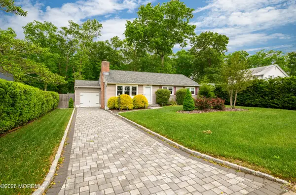 7 Boxwood Terrace, Toms River, NJ 08755