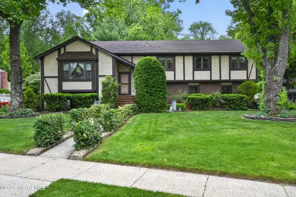17 Point O Woods Road, Middletown, NJ 07748