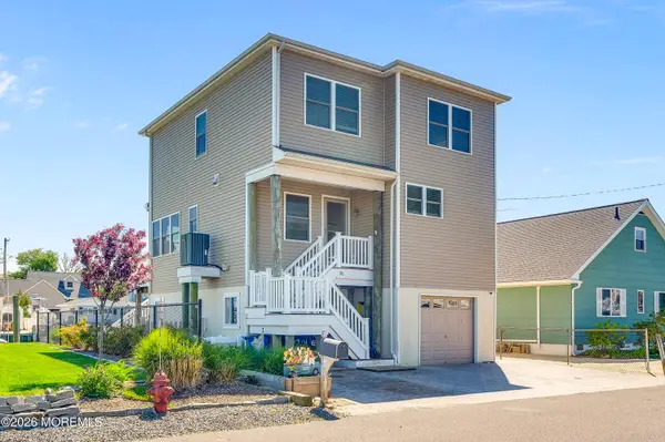 90 Oregon Avenue, Waretown, NJ 08758