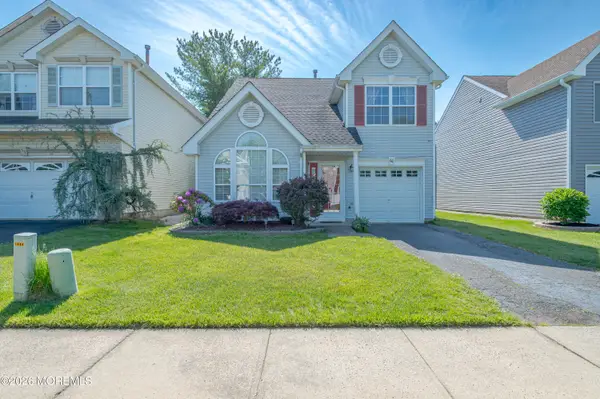 60 Glenn Oaks Court, Old Bridge, NJ 08857