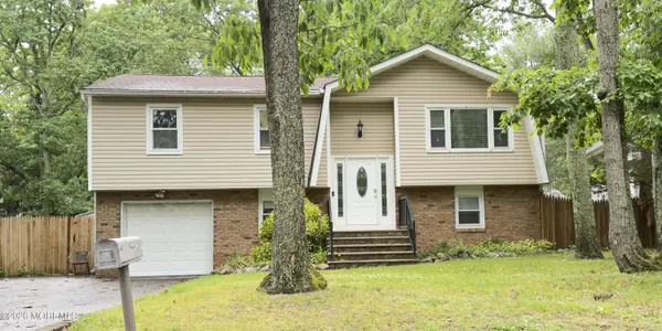 11 Maple Street, Jackson, NJ 08527