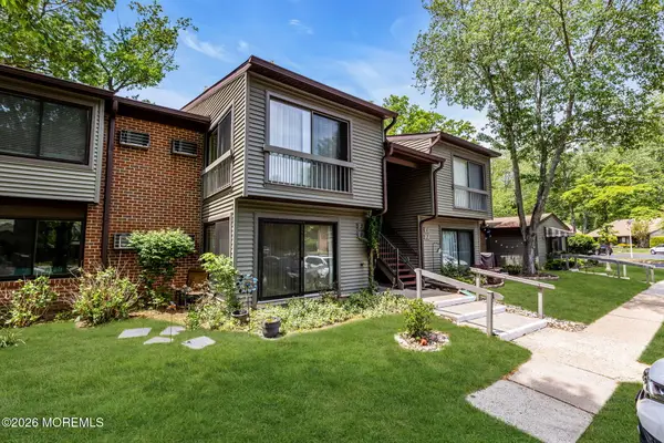 9 Medford Court, Red Bank, NJ 07701