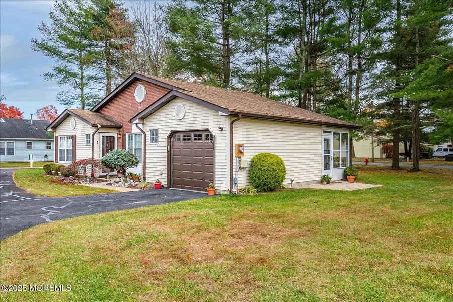 1 Linton Close, Freehold, NJ 07728 - #3