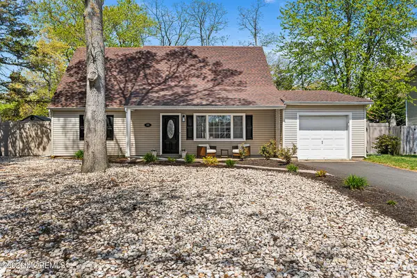 88 Almond Drive, Toms River, NJ 08753