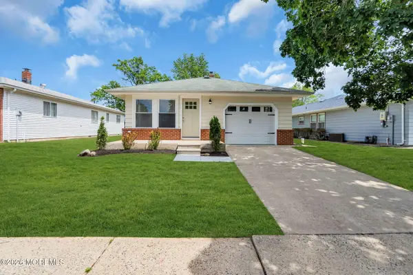 38 Roman Street, Toms River, NJ 08757