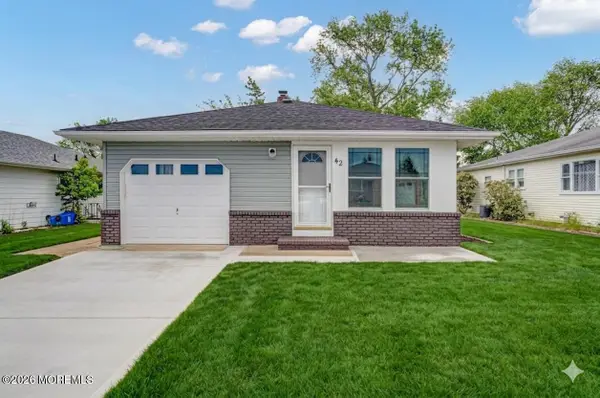 42 Harrington Drive, Toms River, NJ 08757