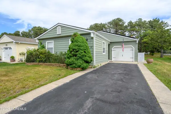 87 Chesterfield Lane, Toms River, NJ 08757