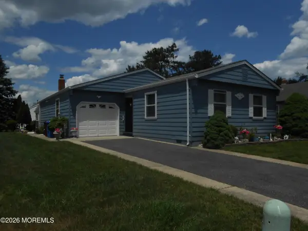 46 Woodstock Drive, Toms River, NJ 08753