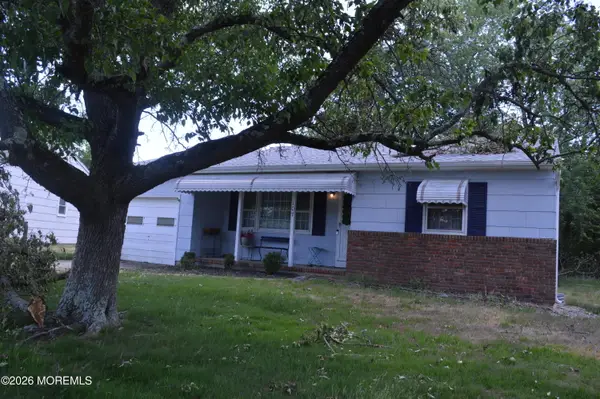 107 Bolingbroke Court, Toms River, NJ 08757