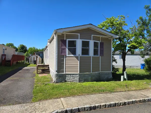 33 Ruffian Way, Howell, NJ 07731