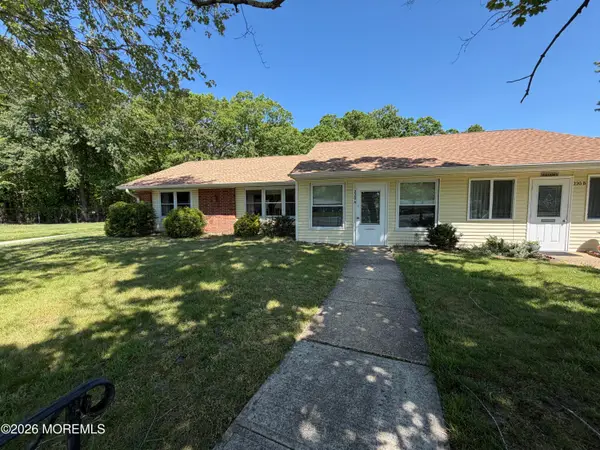 220A Buckingham Court, Lakewood, NJ 08701
