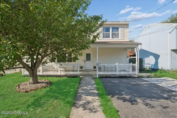 33 Monmouth Avenue, North Middletown, NJ 07748