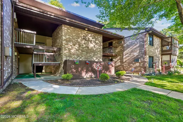 97 Arrowood Road #G, Manalapan, NJ 07726