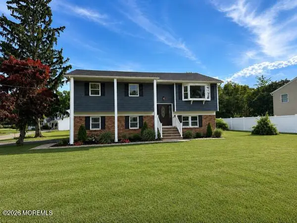 104 Sunset Court, Middletown, NJ 07748