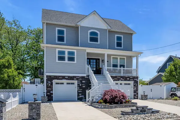 13 Lagoon Drive, Toms River, NJ 08753