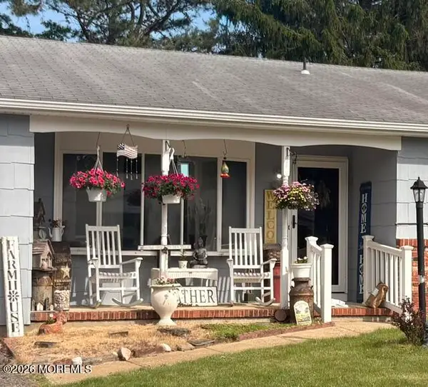 16 Sheepshead Drive, Toms River, NJ 08757