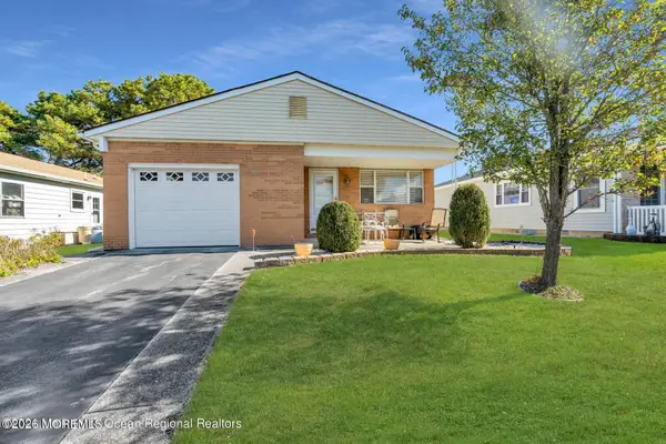 6 Olstins Court, Toms River, NJ 08757