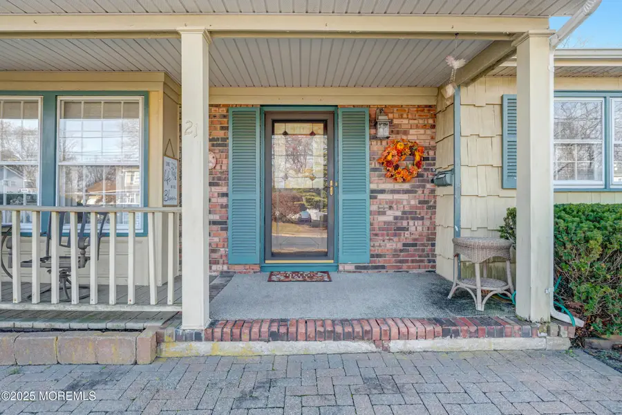 21 Meadowbrook Drive, Howell, NJ 07731 - #3