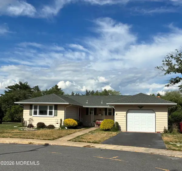6 Carrazal Court, Toms River, NJ 08757