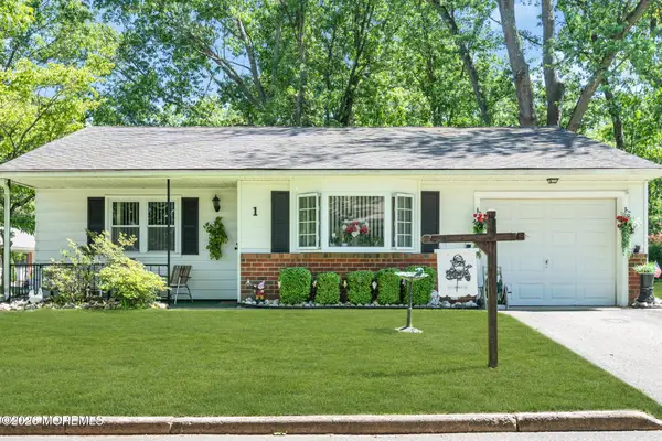 1 Dakota Avenue, Whiting, NJ 08759