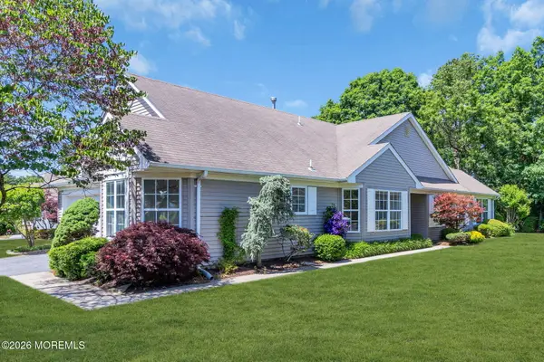23 Oakmont Road, Lakewood, NJ 08701