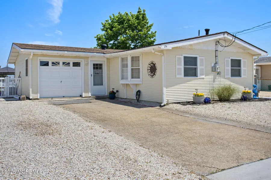 24 Mohawk Drive, Mystic Island, NJ 08087 - #2
