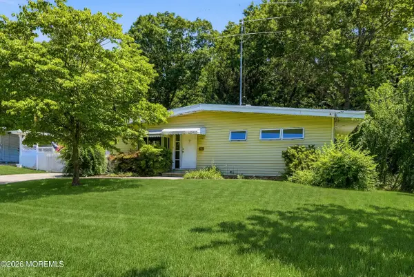 190 Parkview Terrace, Middletown, NJ 07738