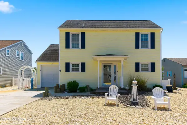 77 Wind Jammer Court, Bayville, NJ 08721
