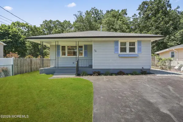 28 Pearl Drive, Howell, NJ 07731