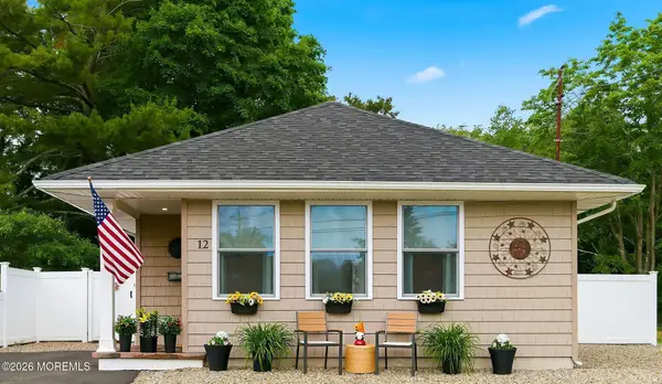 12 Pocono Place, Toms River, NJ 08753
