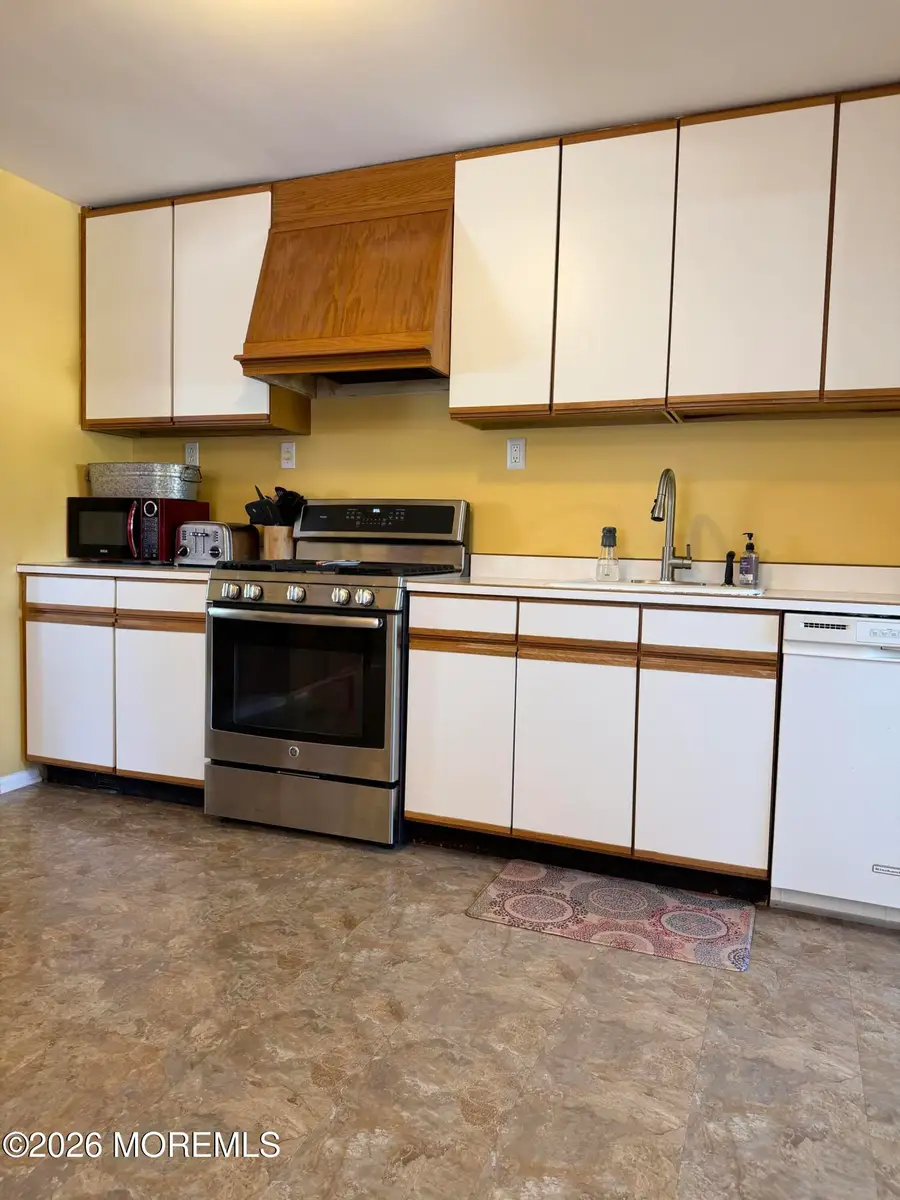 8 Lake Avenue, Hazlet, NJ 07730 - #3