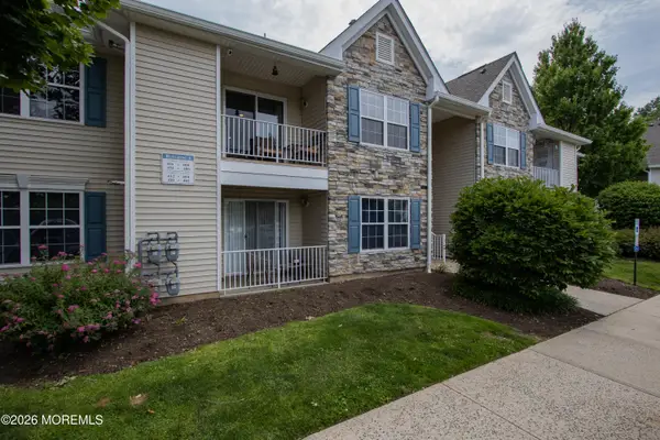 414 Wedgewood Circle #25, Belford, NJ 07718