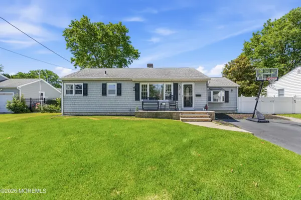 18 Maurice Avenue, Holmdel, NJ 07733