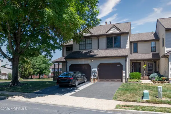 192 Longwood Drive #19-2, Manalapan, NJ 07726
